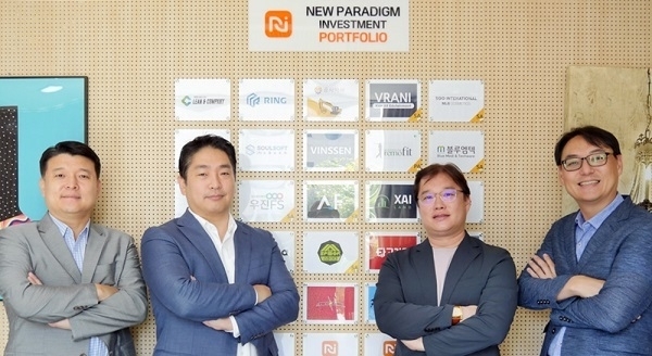 사진: 왼쪽부터 뉴패러다임인베스트먼트 배상승 공동대표, 썬더플렉스 김필우 이사, 김준영 대표, 뉴패러다임인베스트먼트 박제현 공동대표