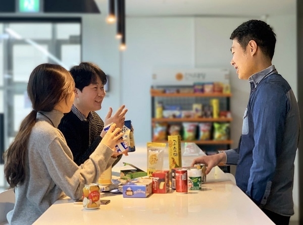 간식대장을 즐기는 직장인들