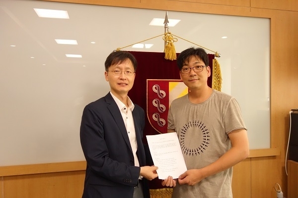 사진 좌로부터 : 고려대학교 이상근 교수, 두물머리 천영록 대표