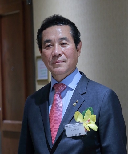 <사진 : 김훈제 32대 회장>