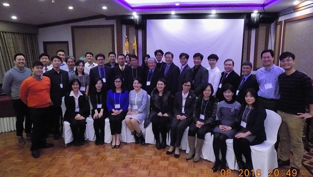 <사진 설명: KITEE 연말 모임 및 한국 스타트업 쇼케이스 행사에서의 기념사진>
