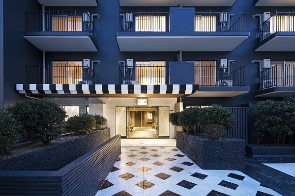 Roam Tokyo Front Entrance (Credit : Roam, Kenta Hasegawa)