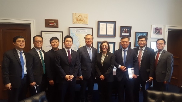 사진: Suzan DelBene 연방하원, 공화당, 워싱턴주, 무역소위원회