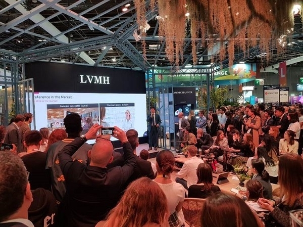 사진: 지난 5월 프랑스 파리에서 열린 Viva Technology 2019에서 기술 기반의 뷰티 산업에 대해 발표하고 있는 최용준 룰루랩 대표
