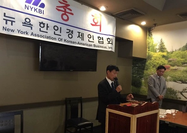 <회장 수락 연설을 하는 제 32대 김권수 신임 회장 >