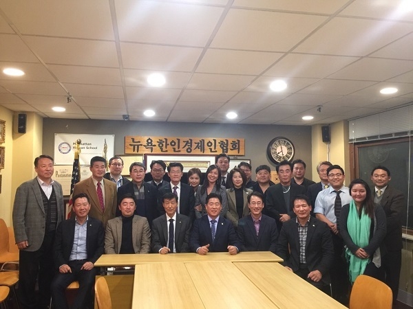 <사진: 왼쪽에서 두 번째 강훈식 더불어민주당 의원 , 김권수 뉴욕 한인 경제인 협회 회장, 김규환 자유 한국당 의원 , 이원욱 더불어민주당 의원 순 >