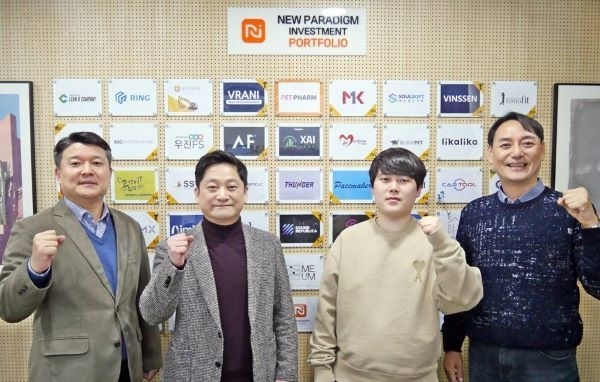 사진: 왼쪽부터 뉴패러다임인베스트먼트 배상승 공동대표, 펫팜 윤성한 대표, 윤수호 이사,뉴패러다임인베스트먼트 박제현 공동대표