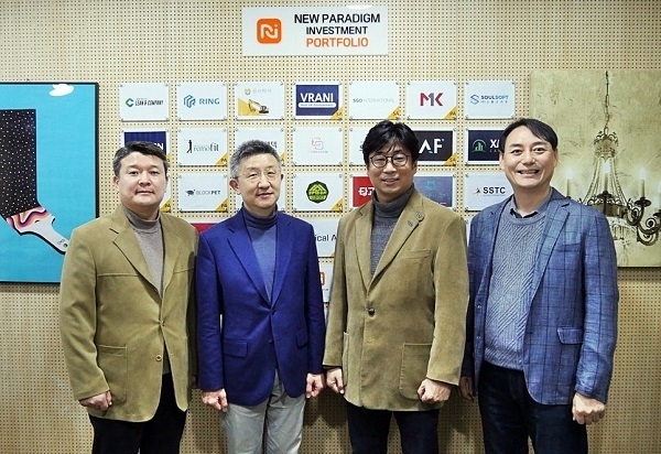 사진 왼쪽부터 뉴패러다임인베스트먼트 배상승 공동대표, 사운드리퍼블리카 김태윤 공동대표, 노건식 공동대표, 뉴패러다임인베스트먼트 박제현 공동대표